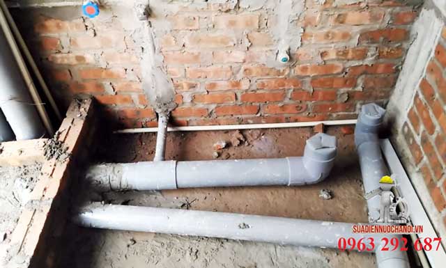 cách đi ống thoát nước nhà vệ sinh âm nền đúng tiêu chuẩn